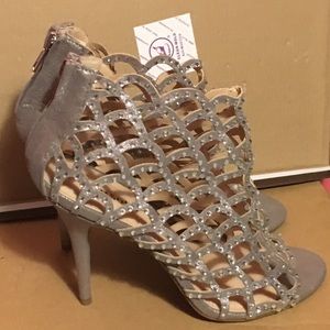 NIB Zigi Soho Rhinestone Studded Size 9 Heels